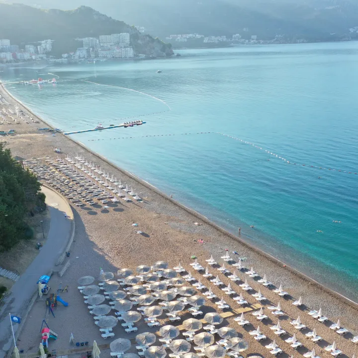 Bečići Beach, Sunbeds along the shore