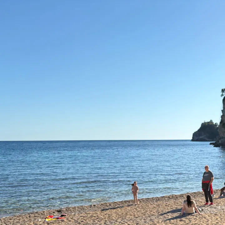 Ričardova Glava (Richard's Head), The cove
