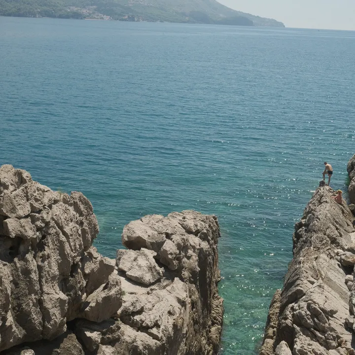 Bečići to Budva Coastal Walk, Cliffs and clear water