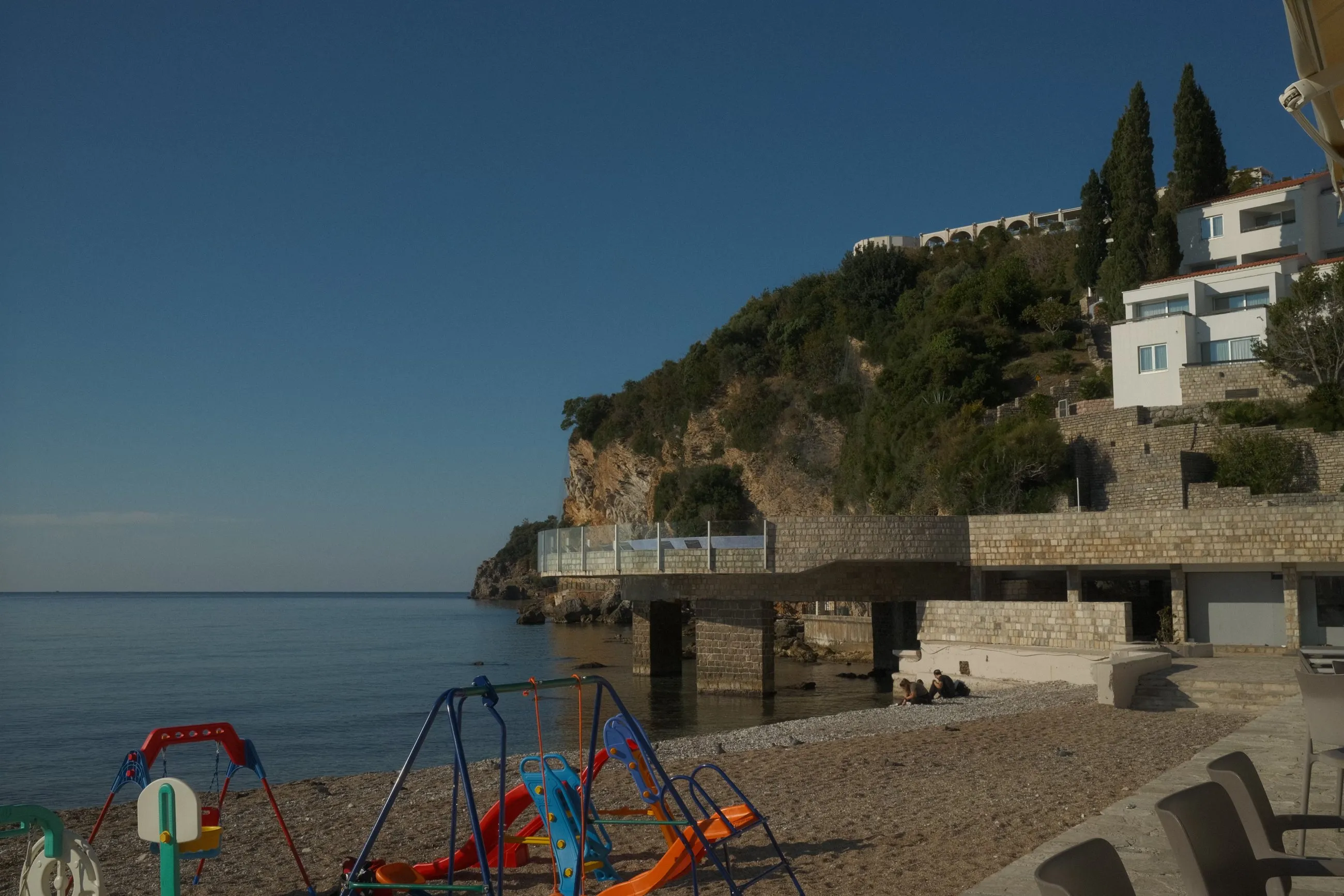 Ričardova Glava (Richard's Head), Playground and pier