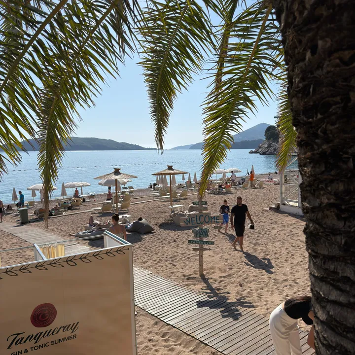 Kamenovo Beach, The beach club