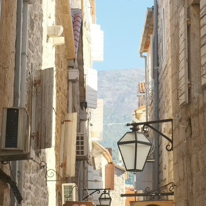Budva Old Town (Stari Grad), Shuttered lanes